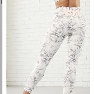 Fabletics boost 7/8 legging